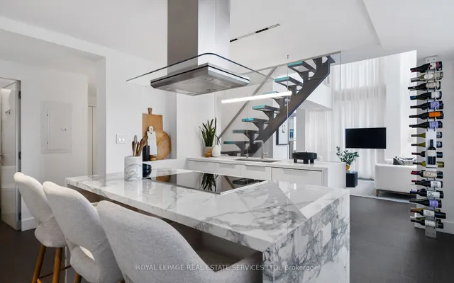 Additional image 3 of 80 Cumberland St Unit PH1903