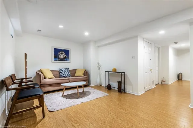 Additional image 27 of 610 Barton St Unit 16