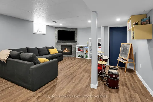 Additional image 31 of 52 Yorkdale Cres