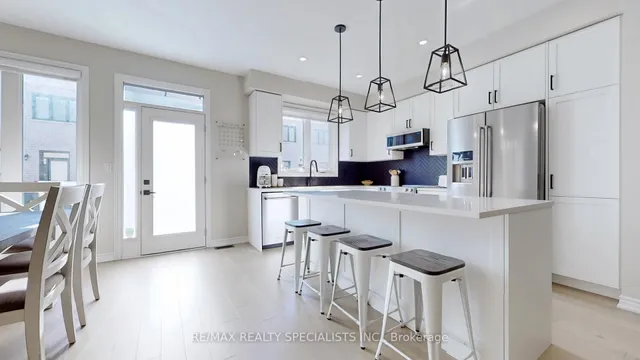 Additional image 11 of 462 Bergamot Ave