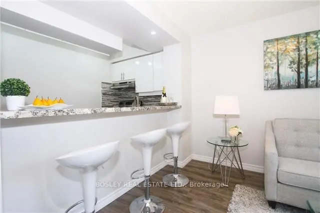 Additional image 5 of 942 Yonge St Unit 312