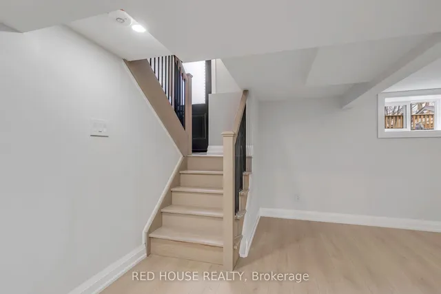 Additional image 37 of 10 Bayside Ave