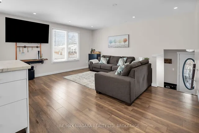 Additional image 11 of 52 Yorkdale Cres