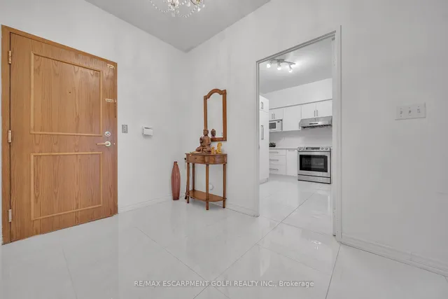 Additional image 10 of 8 Lee Centre Dr Unit PH203