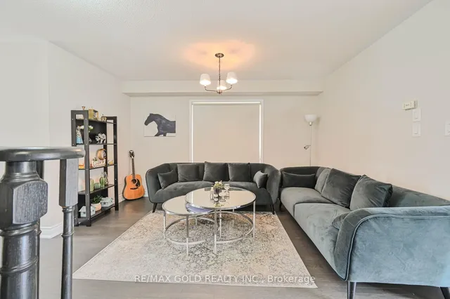 Additional image 5 of 82 Crown Victoria Dr