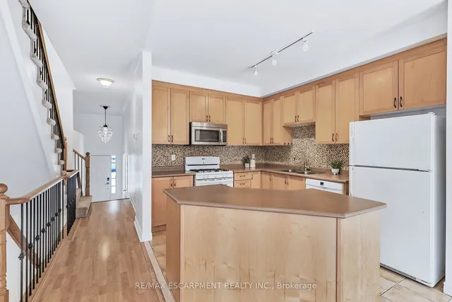 Additional image 5 of 100 Beddoe Dr Unit 110