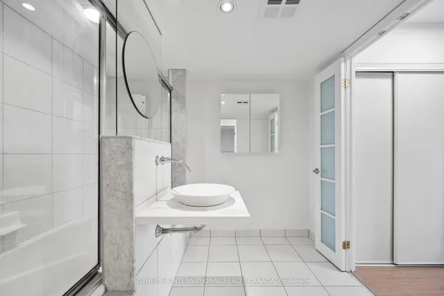 Additional image 19 of 550 Queens Quay Unit 512