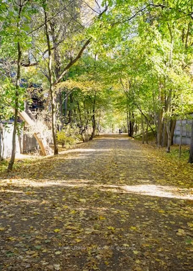 Additional image 30 of 219 Chaplin Cres