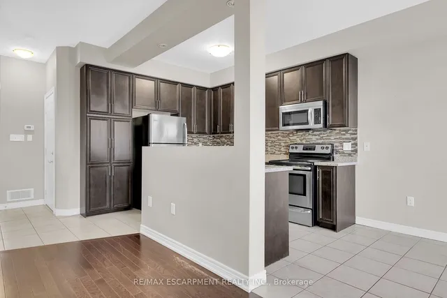 Additional image 9 of 12 Marina Point Cres