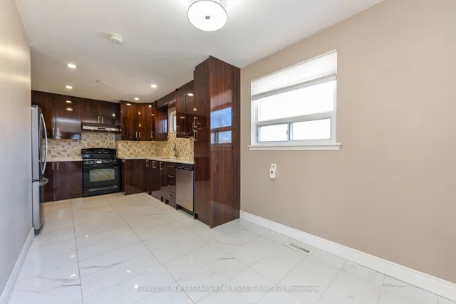 Additional image 6 of 3424 Laddie Cres