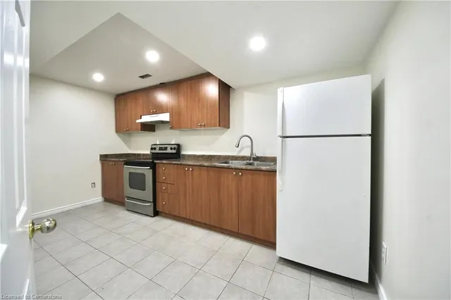 Additional image 30 of 38 Verona St