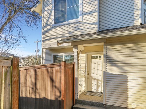 10546 Stone Avenue N UNIT A, Seattle, WA 98133