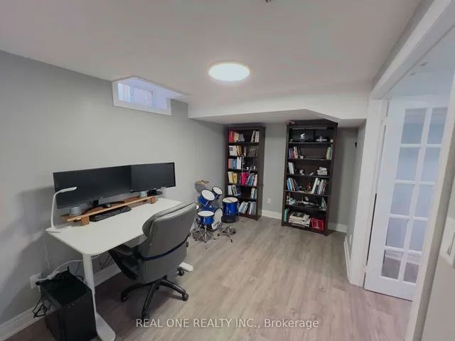 Additional image 38 of 2046 Pineview Dr