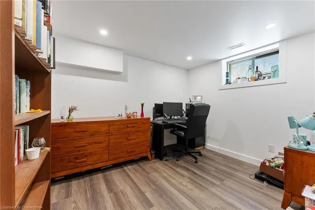 Additional image 28 of 54 Aberdeen Ave