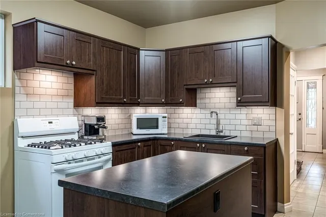 Additional image 18 of 90 Blake St