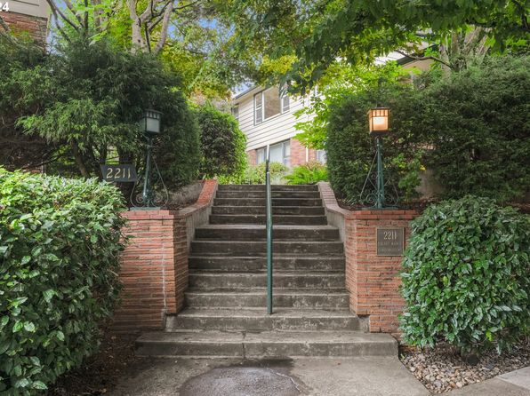 2211 NE Halsey St APT 9, Portland, OR 97232