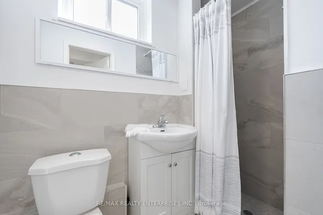 Additional image 33 of 3 Savarin St