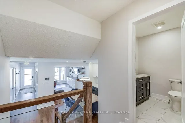 Additional image 16 of 2352 MALCOLM Cres