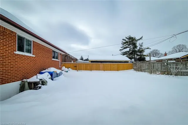 Additional image 33 of 249 Fernwood Cres