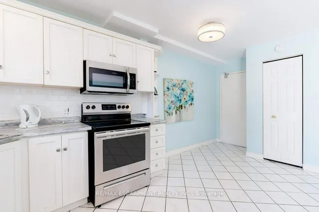 Additional image 11 of 2373 King St Unit 17