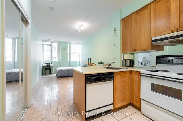 Additional image 6 of 555 Yonge St Unit 404