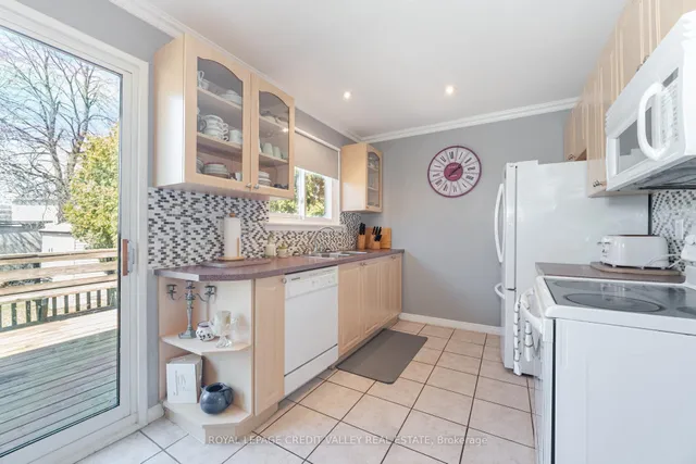 Additional image 19 of 54 Gondola Cres