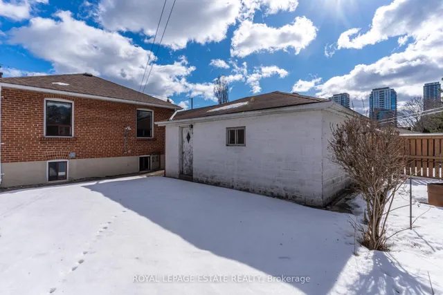 Additional image 31 of 38 Brawley Ave