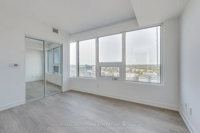 Additional image 22 of 19 Western Battery Rd Unit 1917