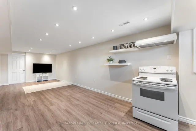 Additional image 32 of 21 White Abbey Park