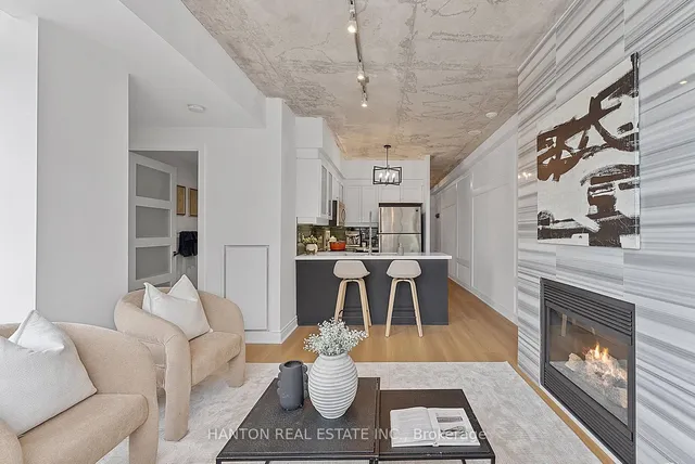 500 Queens Quay Unit 917E