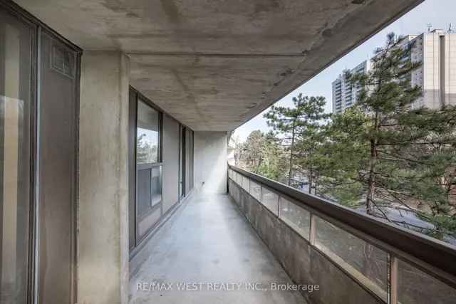 Additional image 10 of 100 Quebec Ave Unit 301