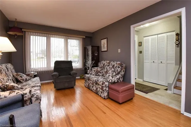 Additional image 8 of 6 Hugo Crt