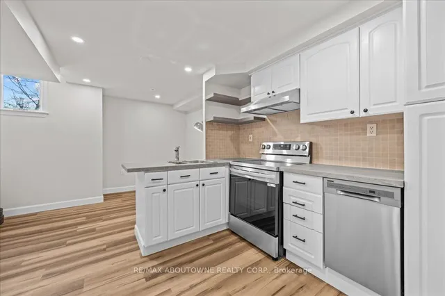 Additional image 27 of 889 Zelinsky Cres