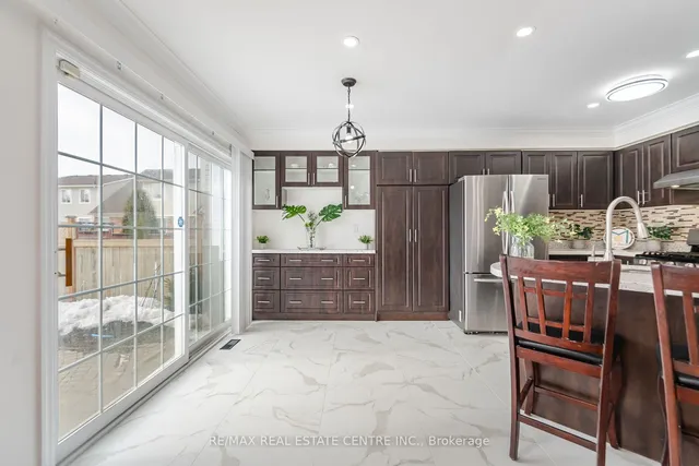 Additional image 12 of 577 Caverhill Cres