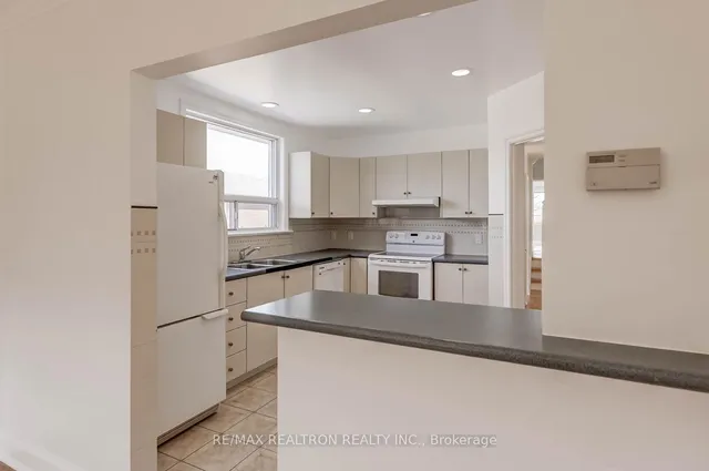 Additional image 6 of 154 La Rose Ave