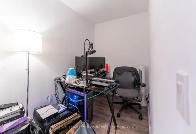 Additional image 10 of 197 Yonge St Unit 2610