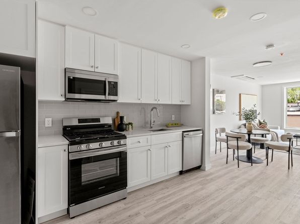 Primary image of 602 Canterbury St, Roslindale, MA 