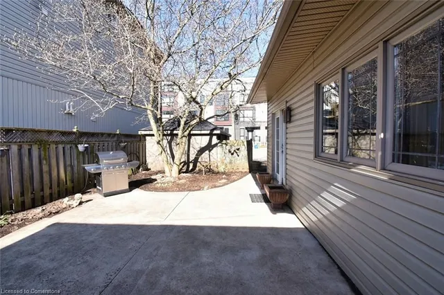 Additional image 43 of 332 King St