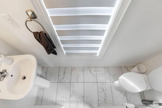 Additional image 11 of 19 Queenpost Dr