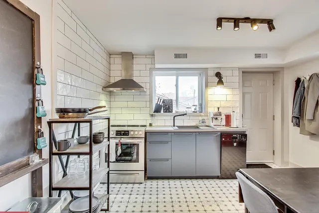 Additional image 19 of 205 Bathurst St