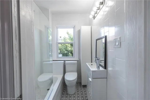 Additional image 18 of 242 Balmoral Ave