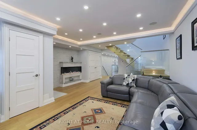 Additional image 4 of 2981A Bloor St