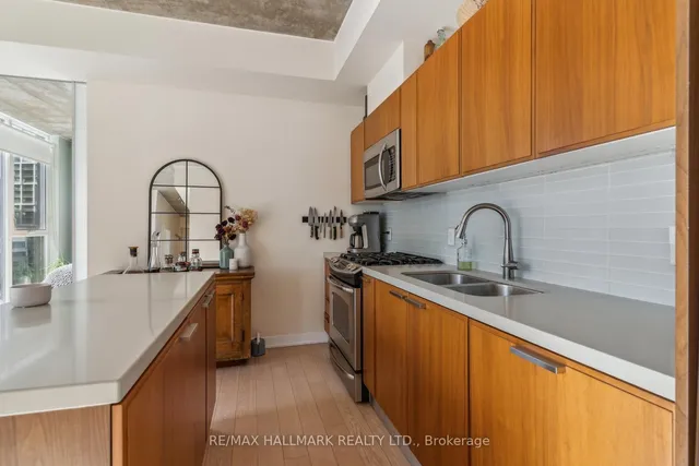 Additional image 16 of 318 King St Unit 1014