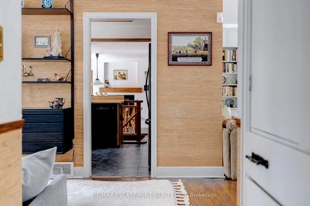 Additional image 27 of 847 FOREST GLEN Ave