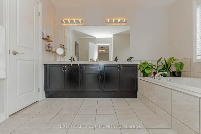 Additional image 15 of 31 Lola Cres