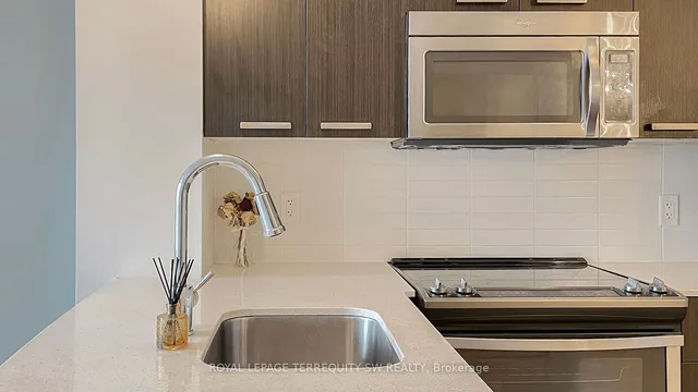 Additional image 14 of 30 Roehampton Ave Unit 1001