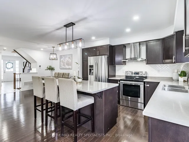 Additional image 12 of 13 Quasar St