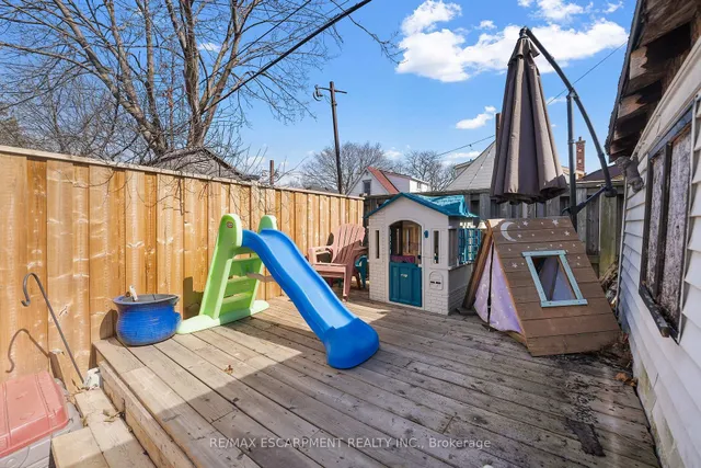 Additional image 40 of 124 Cameron Ave