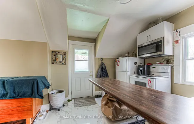Additional image 38 of 211 Weber St