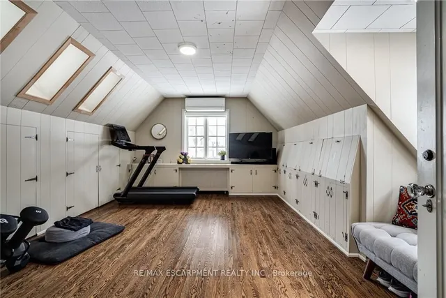 Additional image 32 of 7 St. James Pl